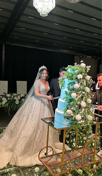 Taşlı tasarım gelinlik