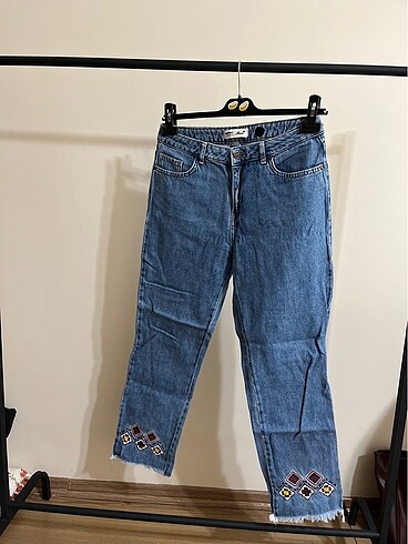 Koton Paça işleme detaylı kot pantolon