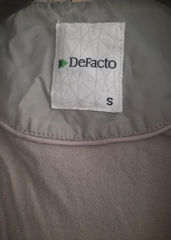 Defacto s