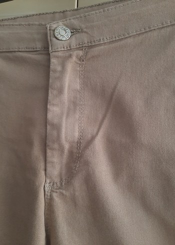 Düğmeli Bej Kadın Esnek Pantolon - Görsel 3