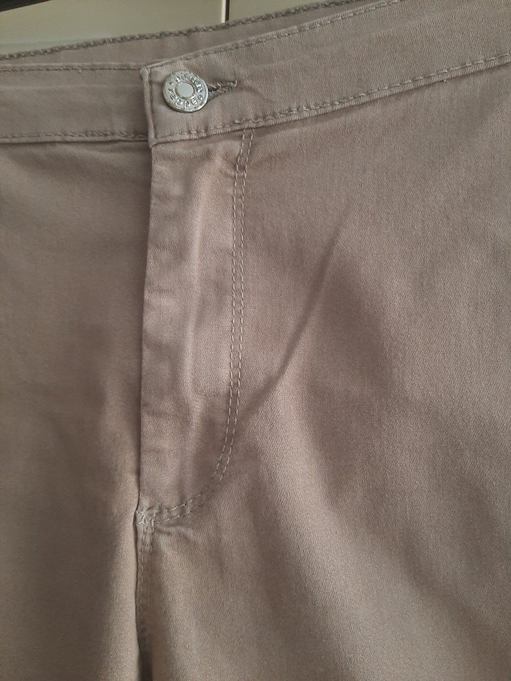 Düğmeli Bej Kadın Esnek Pantolon - Görsel 3