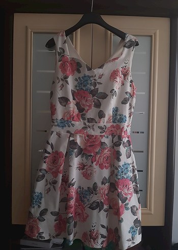 Çiçekli V Yaka Mini Elbise - Görsel 2