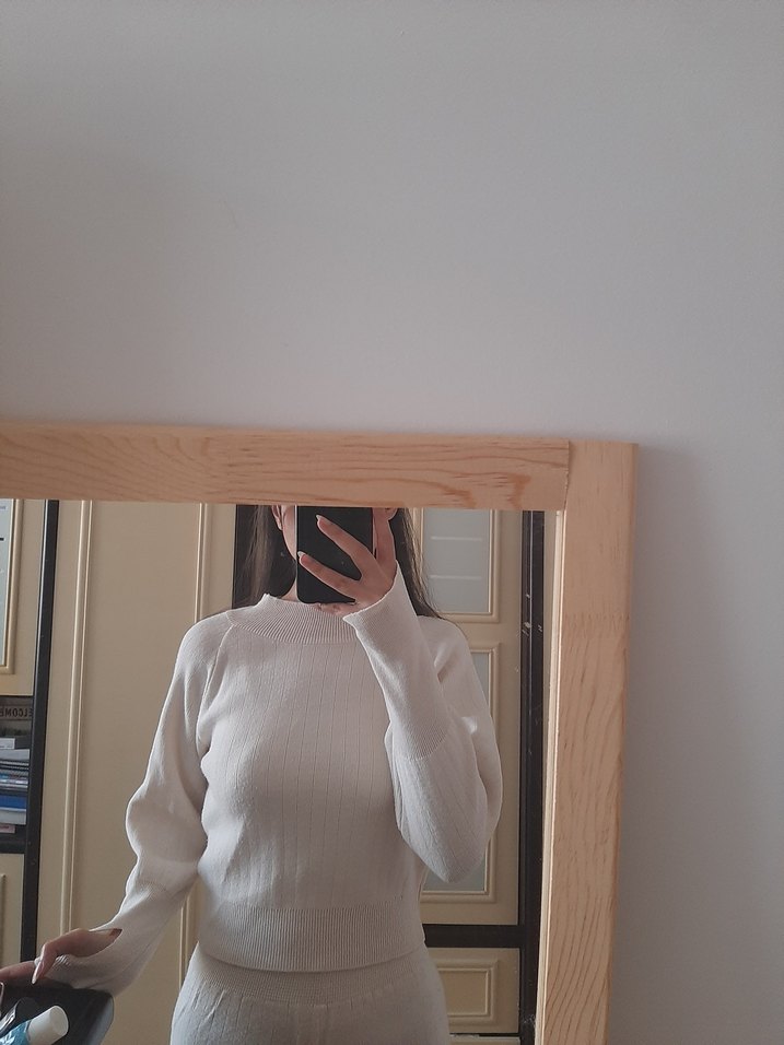 bisiklet yaka krem rengi parmak detaylı triko takım - Görsel 3