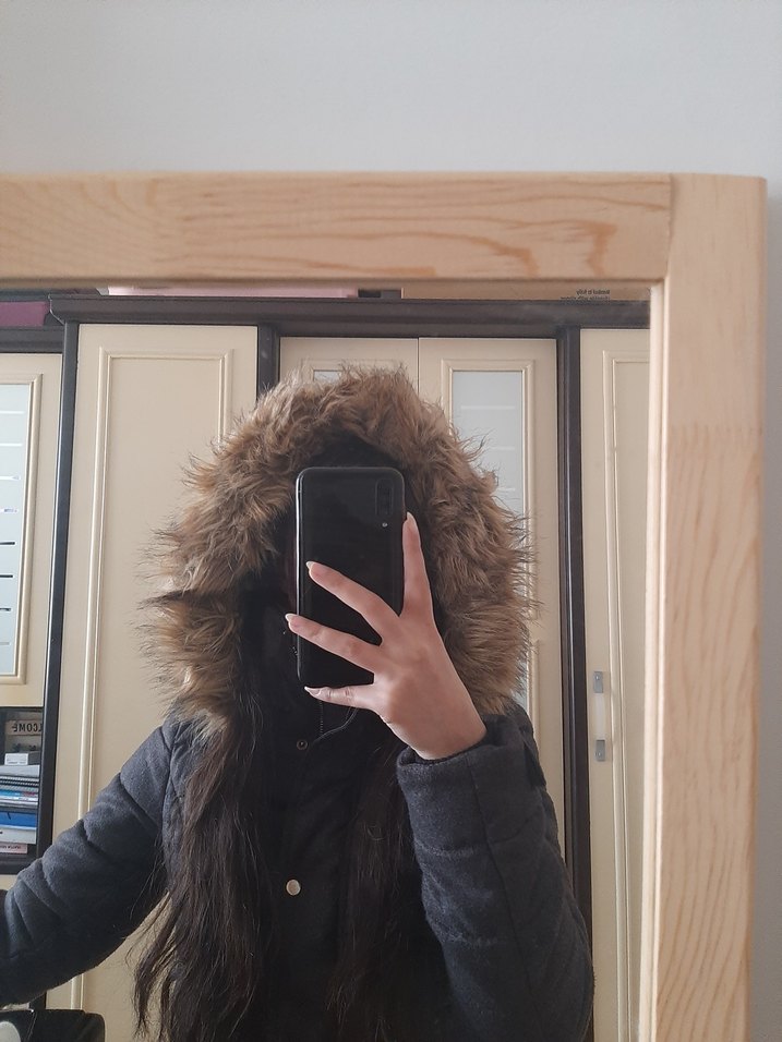 kürk şapkalı antrasit renk mont - Görsel 4