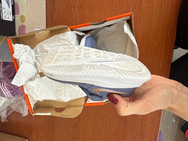 26 Beden mavi Renk Nike 26 kutulu