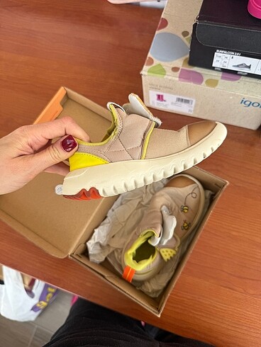27 Beden Adidas 27 numara