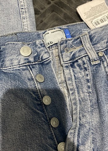 Gri Düğmeli Bol Kesim Kadın Kot Pantolon - Görsel 2