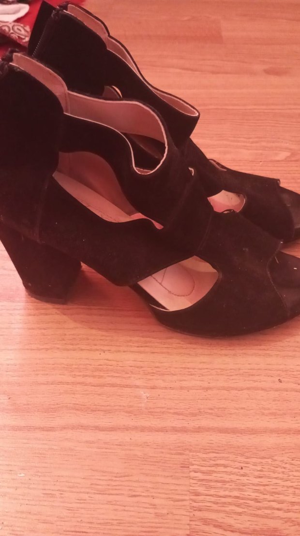 Siyah Süet Tokalı Kadın Dolgu Topuk Ayakkabı - Görsel 2