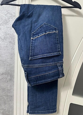 Kadın mavi jeans