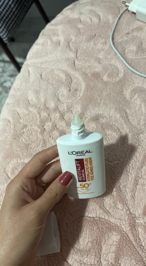 L'Oréal Revitalift Güneş Kremi SPF 50+ - Görsel 3