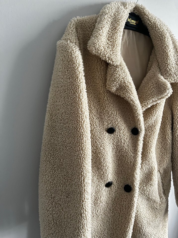 Dört Düğmeli krem peluş mont astarlı - Görsel 2