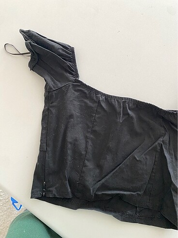 Bershka omuz dekolteli bluz