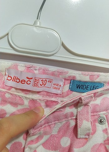 Stradivarius Pembe Çiçekli kot pantolon