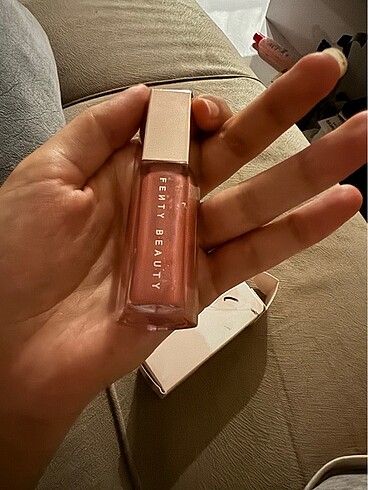  Beden Fenty gloss