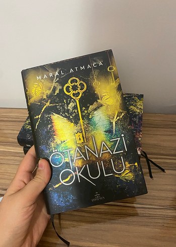 Beden Renk Maral Atmaca - Otanazi Okulu Roman Serisi