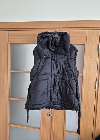 Zara Zara kadın kuşaklı,kapüşonlu yelek