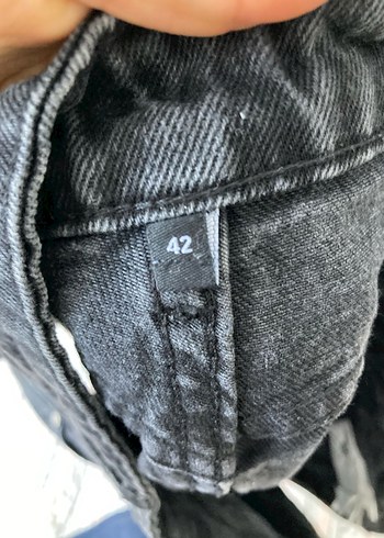 Trendyol & Milla Siyah Düğmeli Mini Denim Şort etek