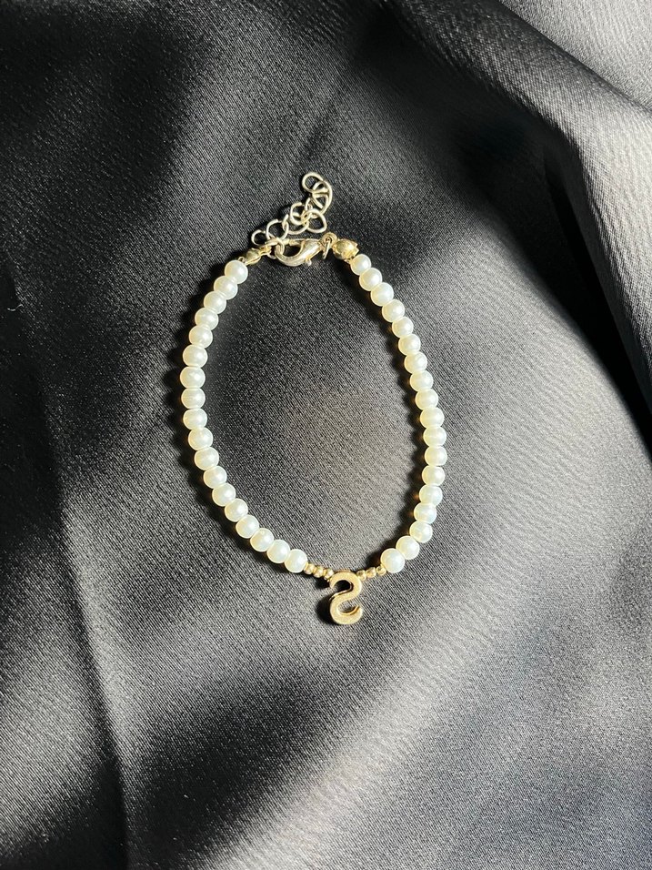 Beyaz boncuklu bileklik ve altın kaplama çelik kararmaz künye - Görsel 5