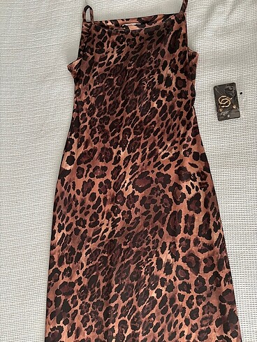 Leopar desenli askılı uzun elbise