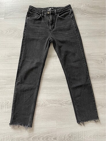 Paçası kesik mom jean pantolon