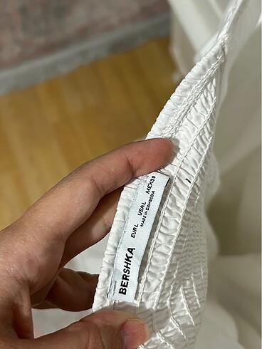 l Beden bershka beyaz elbise