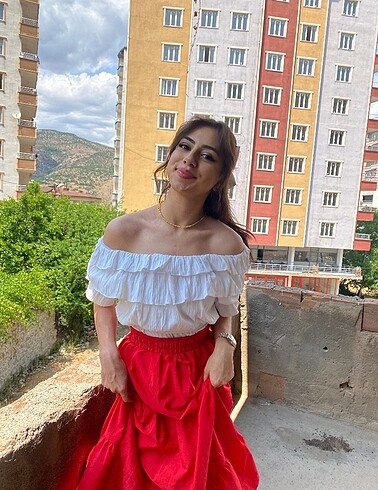 Kırmızı etek