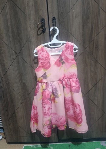 Pembe Çiçek Desenli Kolsuz Kız Elbisesi