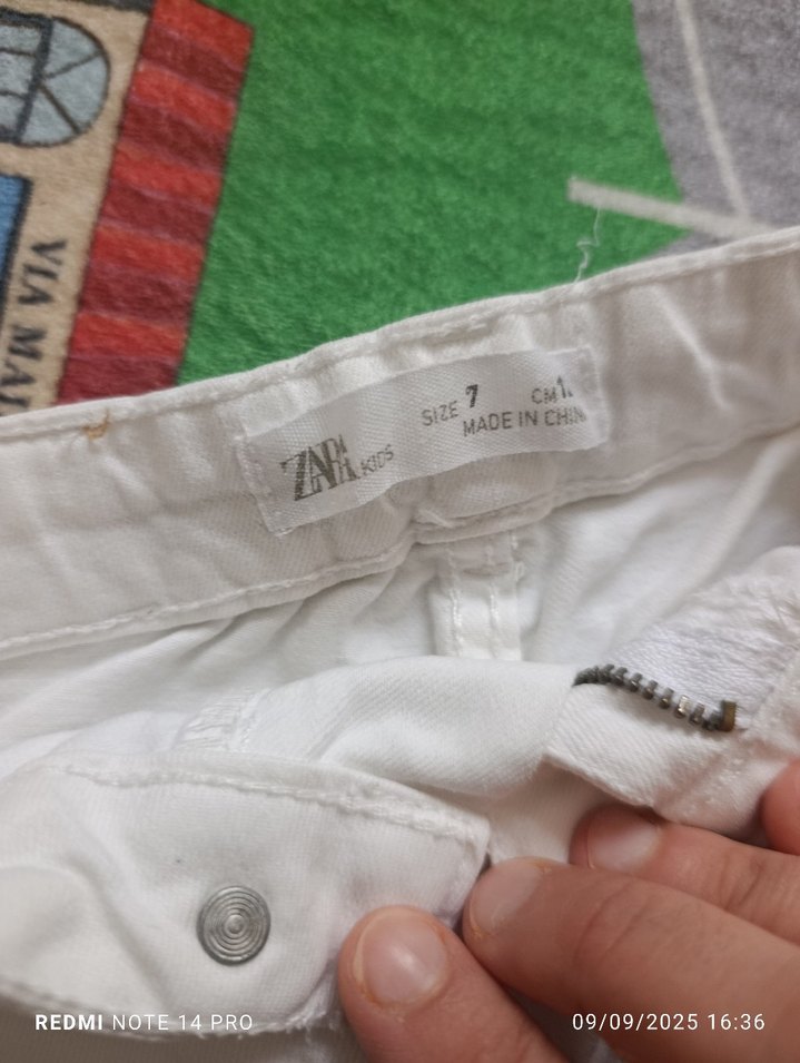 Düğmeli Beyaz Mini Kot Şort - Görsel 3