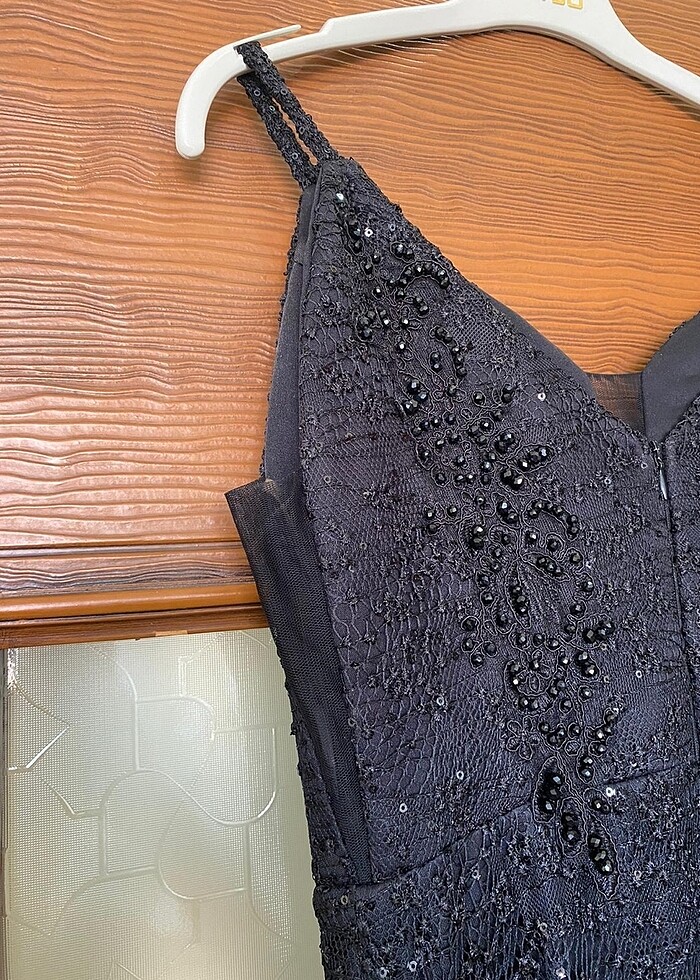 Siyah askılı abiye - Görsel 3