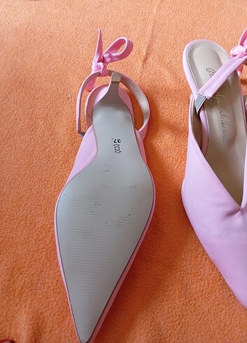 Birkenstock 3 çift ayakkabı ihtiyaç fazlası olduğu için gerçekten ihtiyacı o