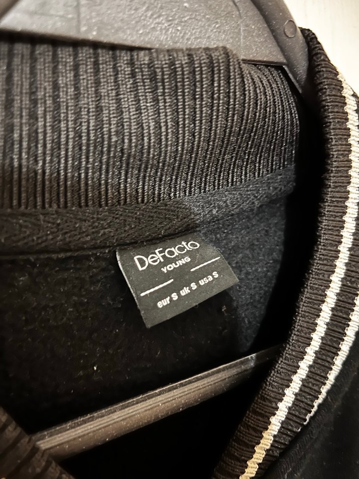 Siyah Düğmeli Kadın Ceket - Görsel 3