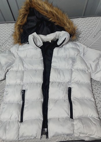 Kürk Detaylı Beyaz Kadın Kışlık Mont - Görsel 6