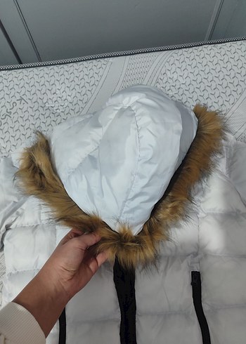 Kürk Detaylı Beyaz Kadın Kışlık Mont - Görsel 5