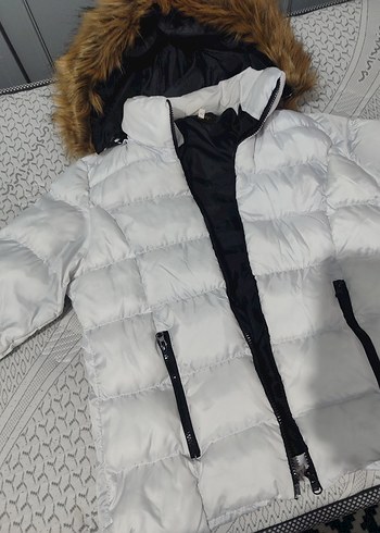 Kürk Detaylı Beyaz Kadın Kışlık Mont - Görsel 3