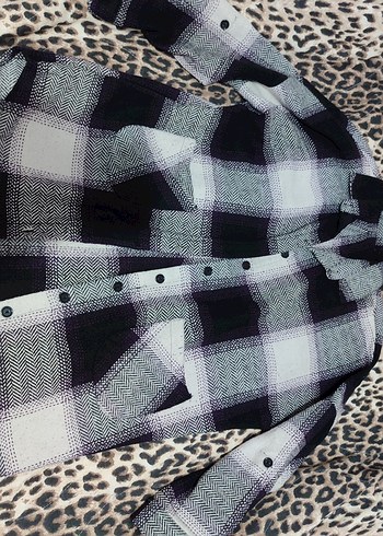 Düğmeli Gri Kareli Uzun Kollu Kadın Gömlek - Görsel 2