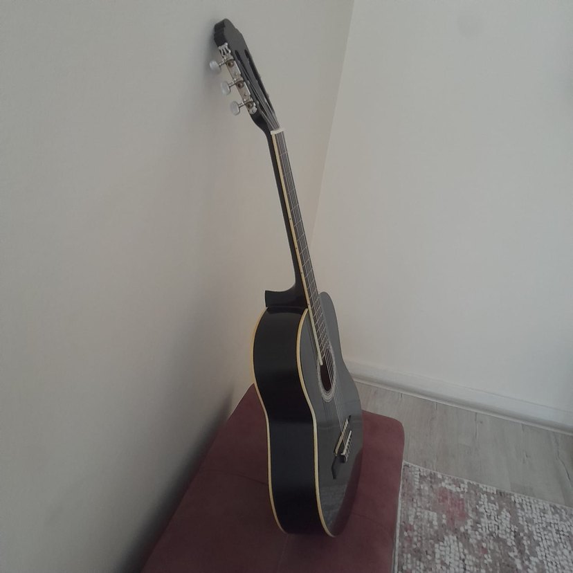 Klasik Siyah Gitar - Görsel 2