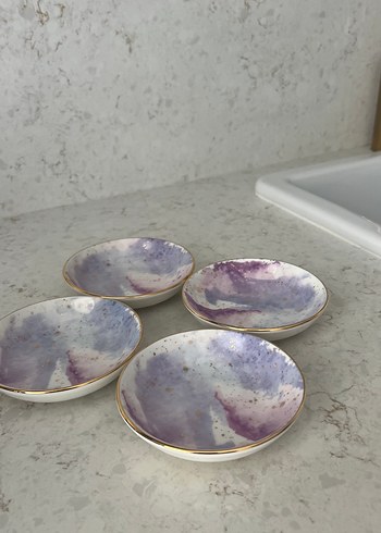 Mor tonlarda çağdaş bağlama desenli tabaklar - Görsel 2