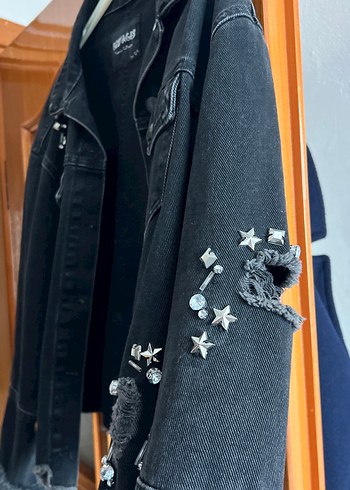 Siyah Nakışlı Düğmeli Kadın Kot Ceket - Görsel 4