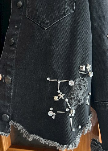 Siyah Nakışlı Düğmeli Kadın Kot Ceket - Görsel 3