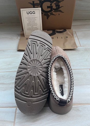 UGG Kadın Kahverengi Süet Kürklü Terlik - Görsel 4