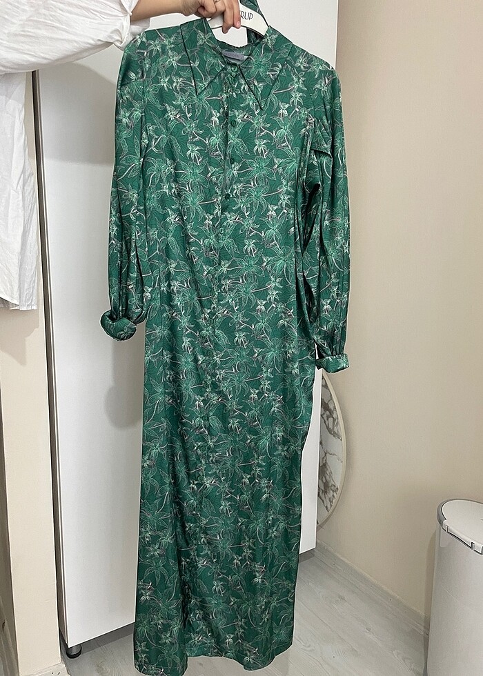 desenli saten elbise - Görsel 2