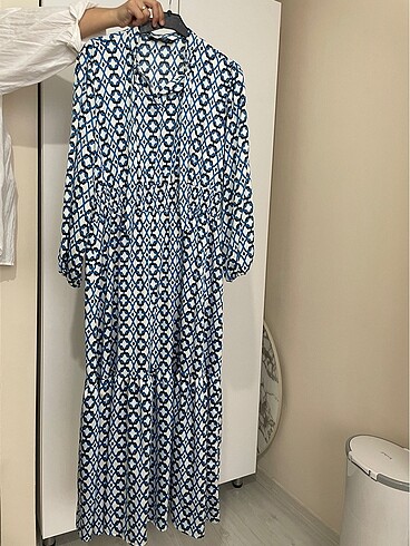 mavi desenli saten elbise - Görsel 2