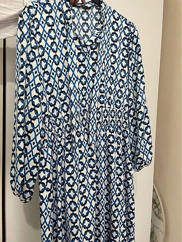 mavi desenli saten elbise - Görsel 3