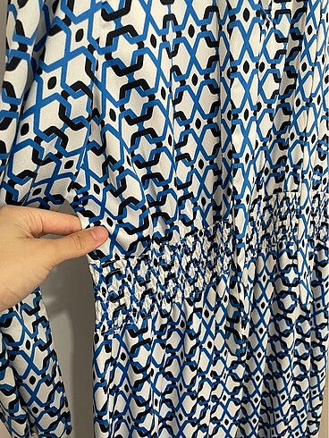 mavi desenli saten elbise - Görsel 4