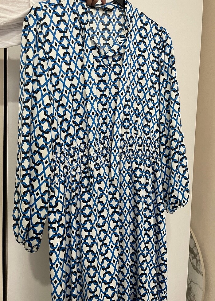 mavi desenli saten elbise - Görsel 3