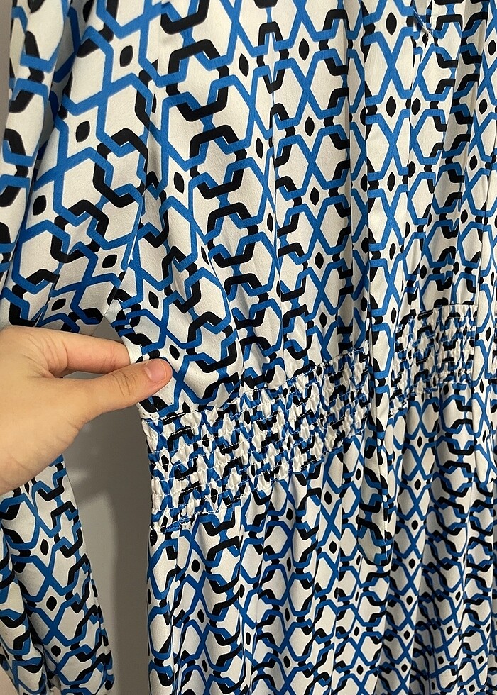 mavi desenli saten elbise - Görsel 4