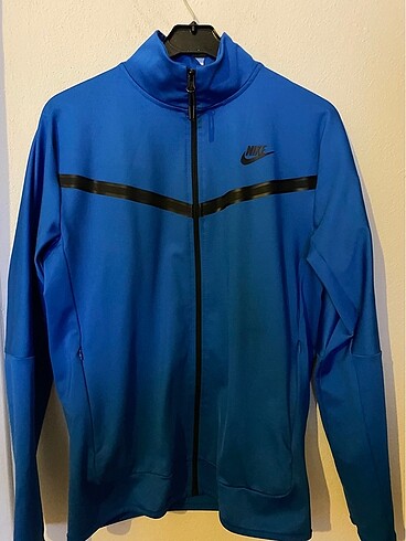 Nike tech