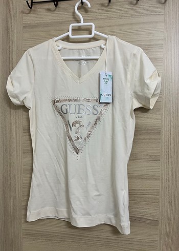 Guess Beyaz V Yaka Kadın Tişört