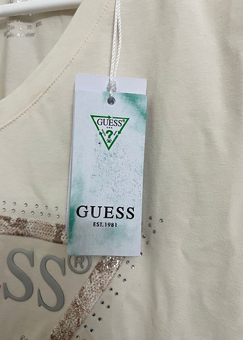 Guess Guess Beyaz V Yaka Kadın Tişört