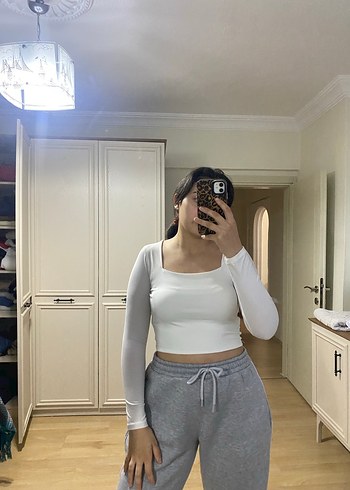 Beyaz Uzun Kollu Crop Top - Görsel 2